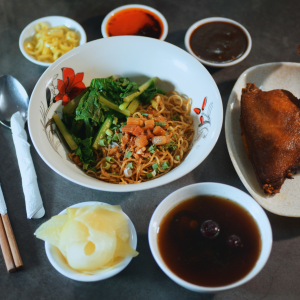 Mì Khô Vịt Da Giòn Sốt Dầu Hào